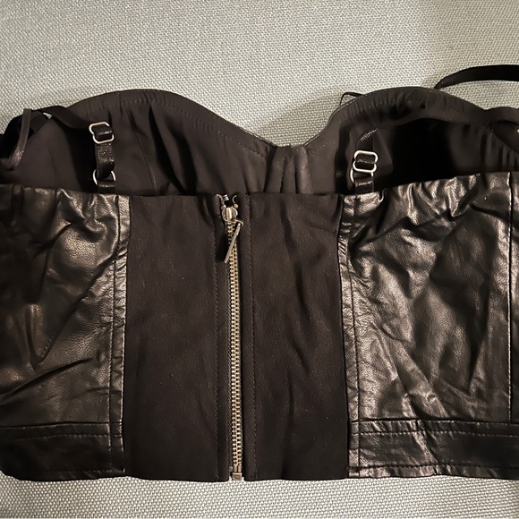 Cropped vintage leather bustier - Picture 2 of 2